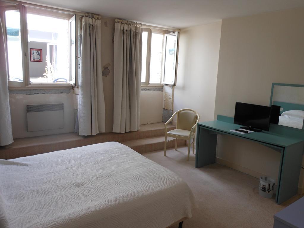 Le Central Peyrehorade Room photo